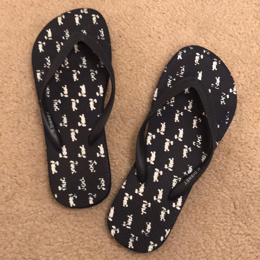 🎁 5 for $25 Mickey Flip Flops